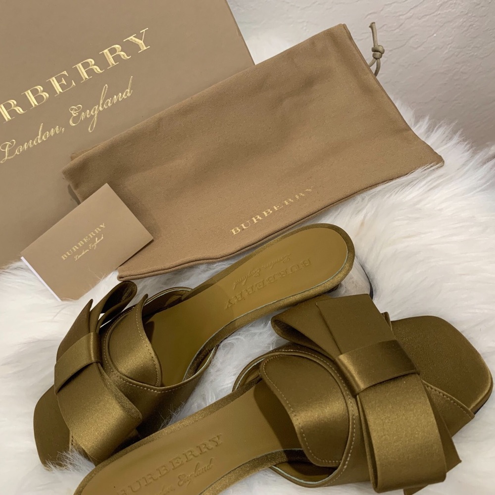 Authentic Burberry Satin Heel - Picture 2 of 8